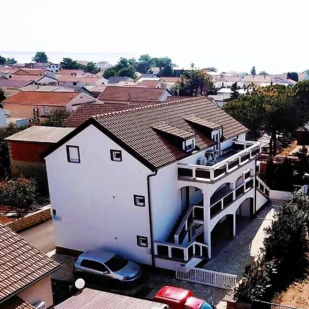 Ivan Apartman Vir
