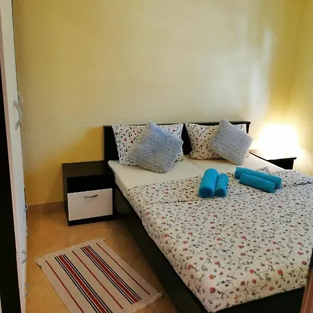 Ivan Apartment Vir